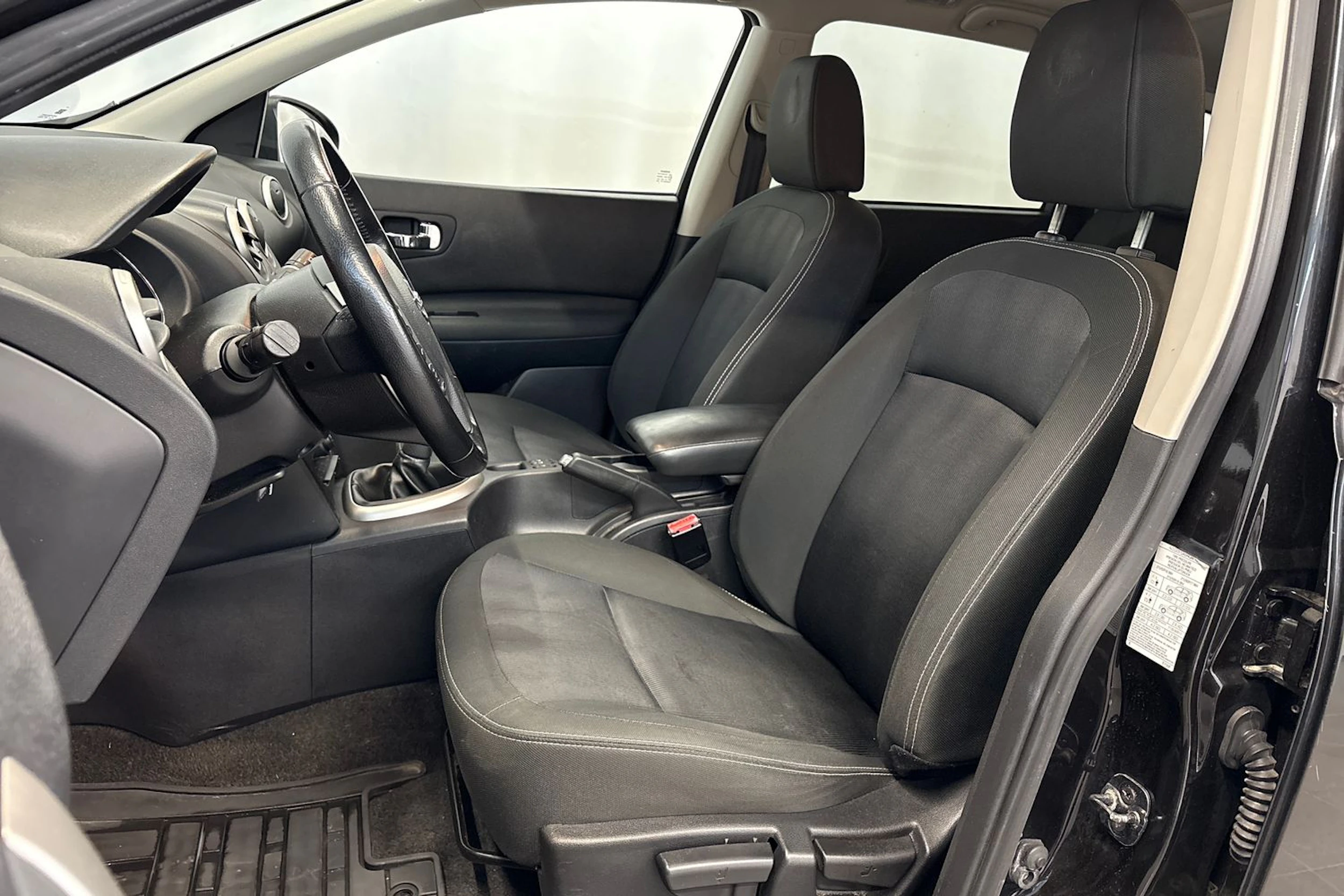 musta Nissan Qashqai+2 2011 kuva 14.