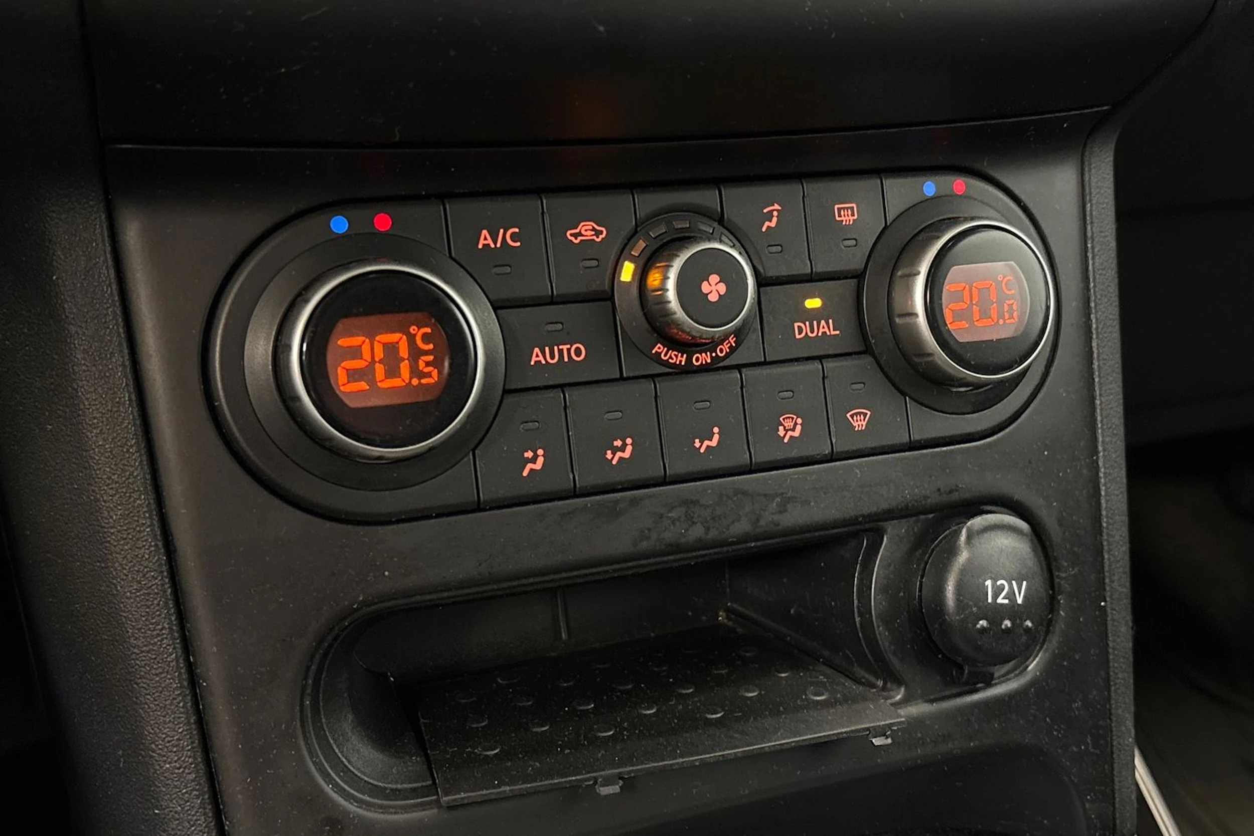 musta Nissan Qashqai+2 2011 kuva 17.