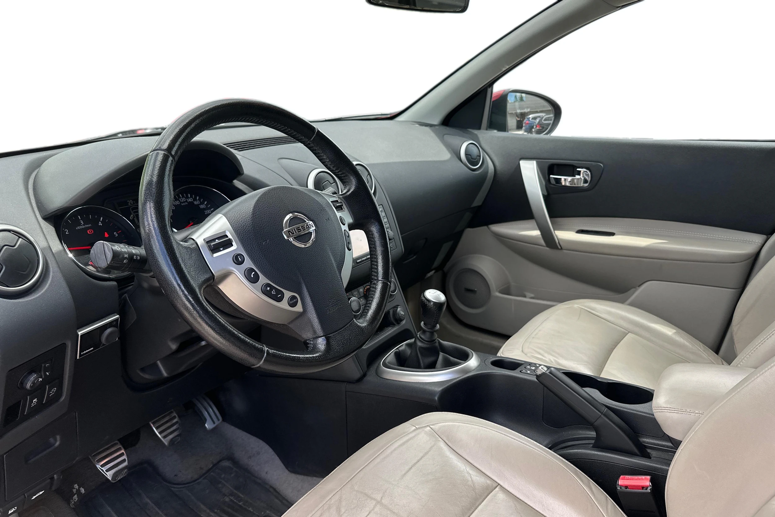 punainen Nissan Qashqai+2 2012 kuva 3.