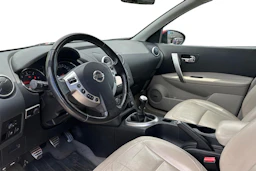 punainen Nissan Qashqai+2 2012 kuva 3.