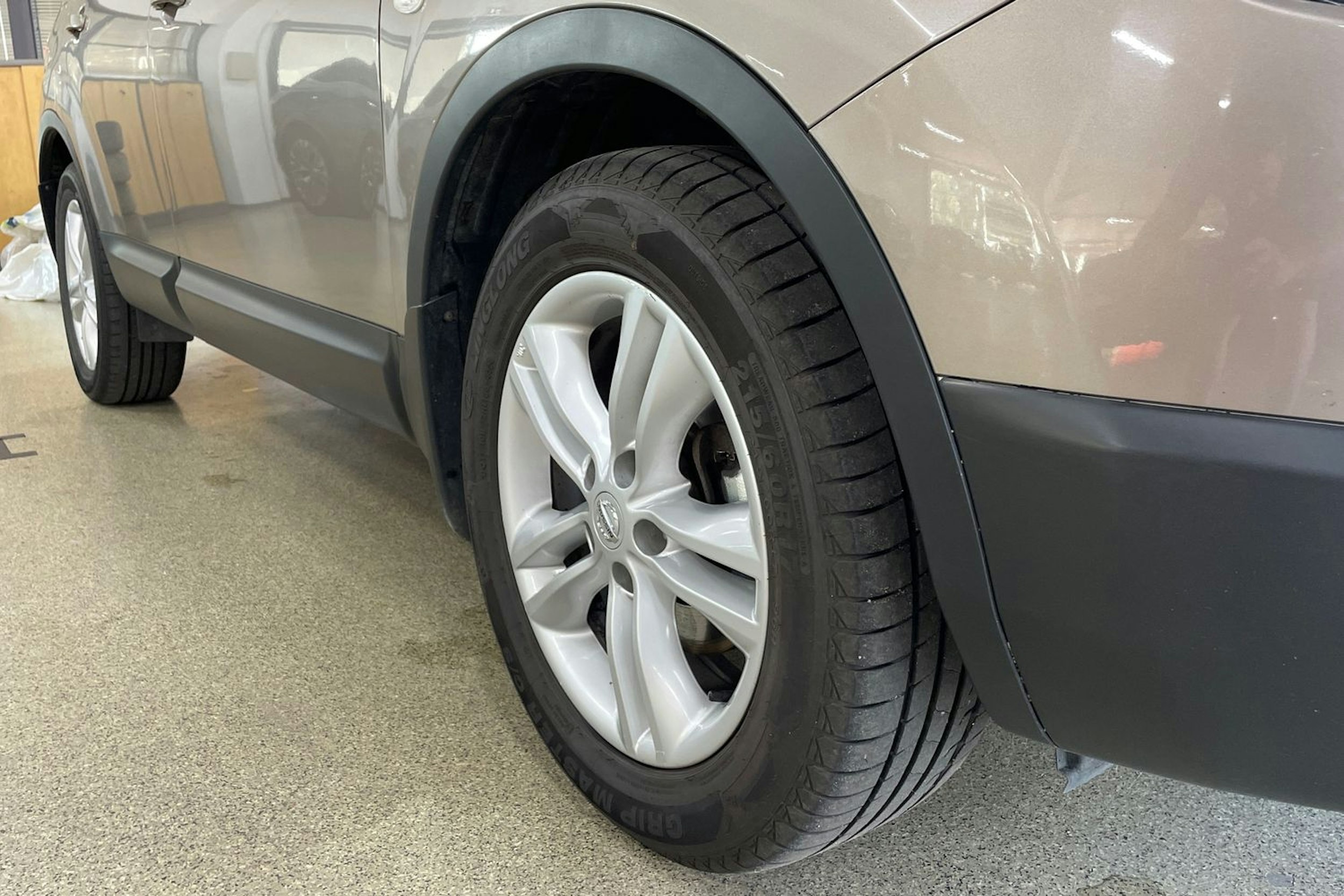 Ruskea (beige) Nissan Qashqai+2 2012 kuva 13.