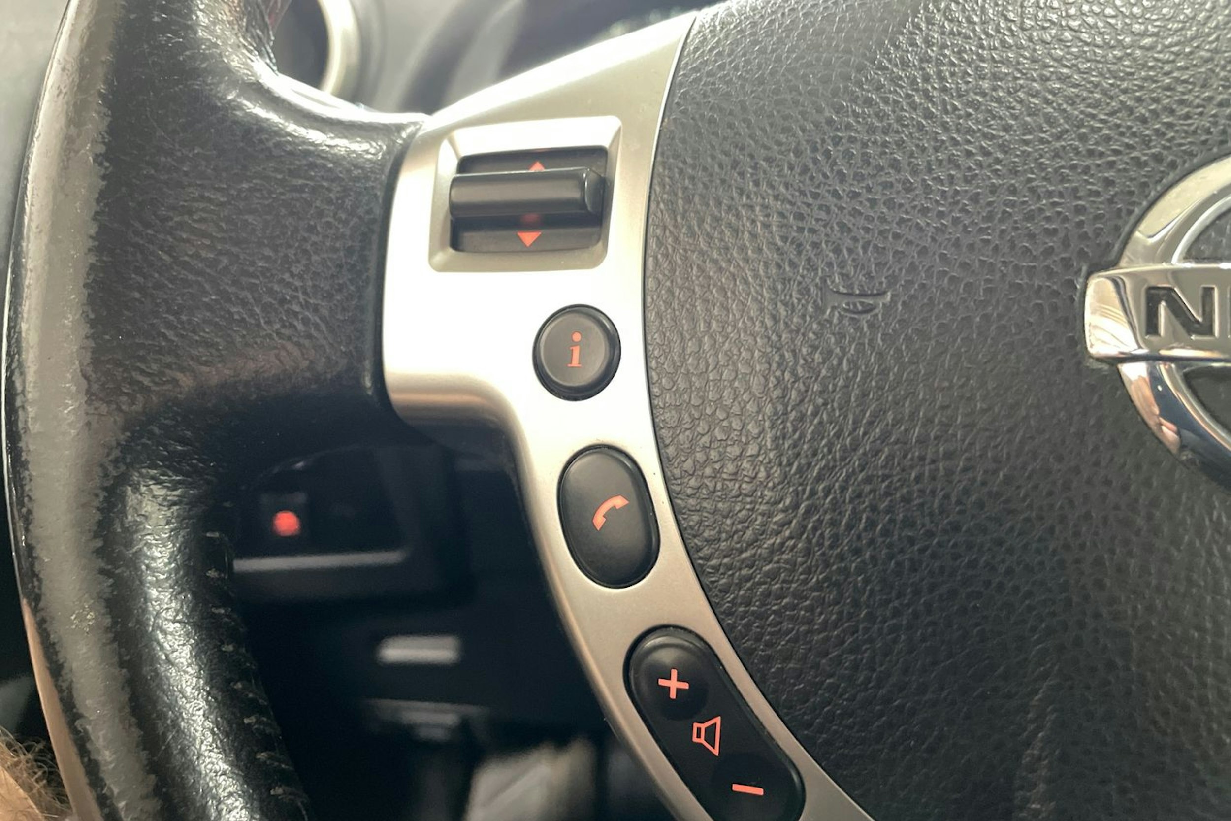 Ruskea (beige) Nissan Qashqai+2 2012 kuva 17.