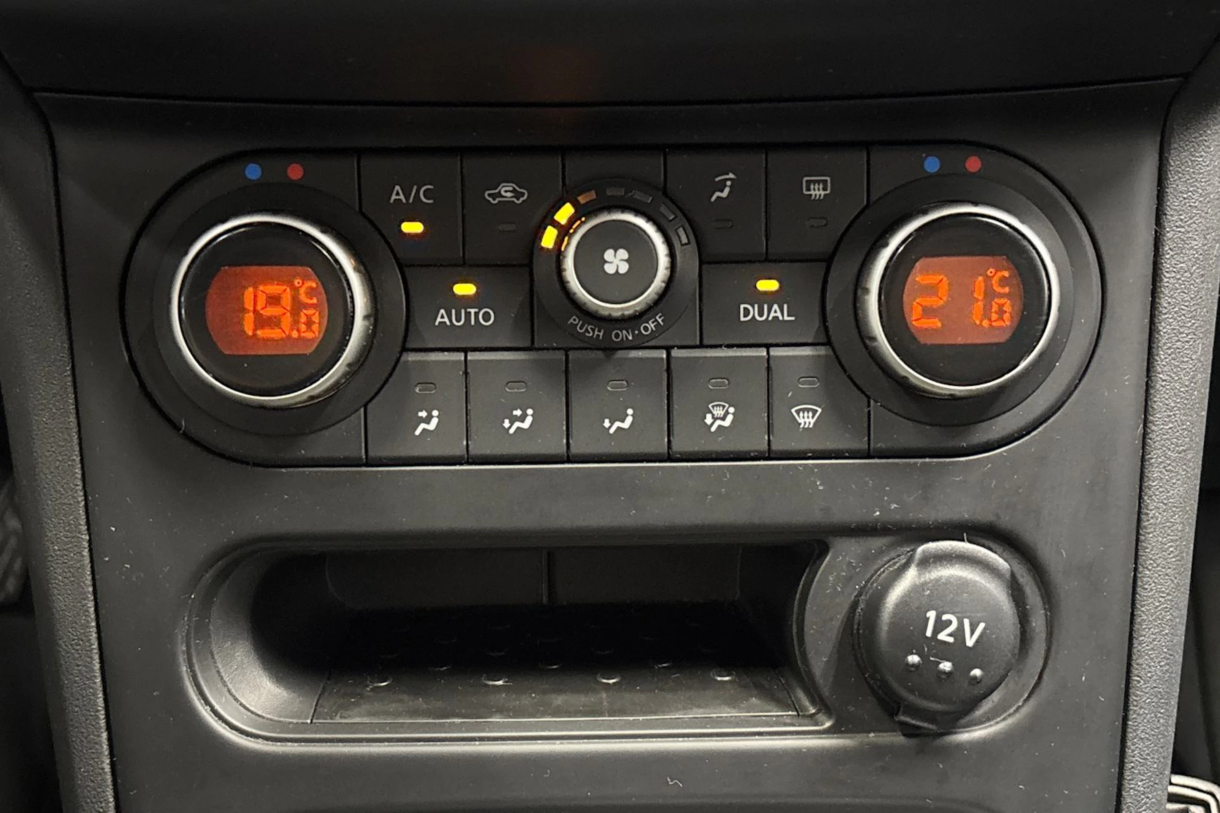 hopea Nissan Qashqai+2 2012 kuva 21.