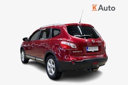 punainen Nissan Qashqai+2 2012 kuva 2.