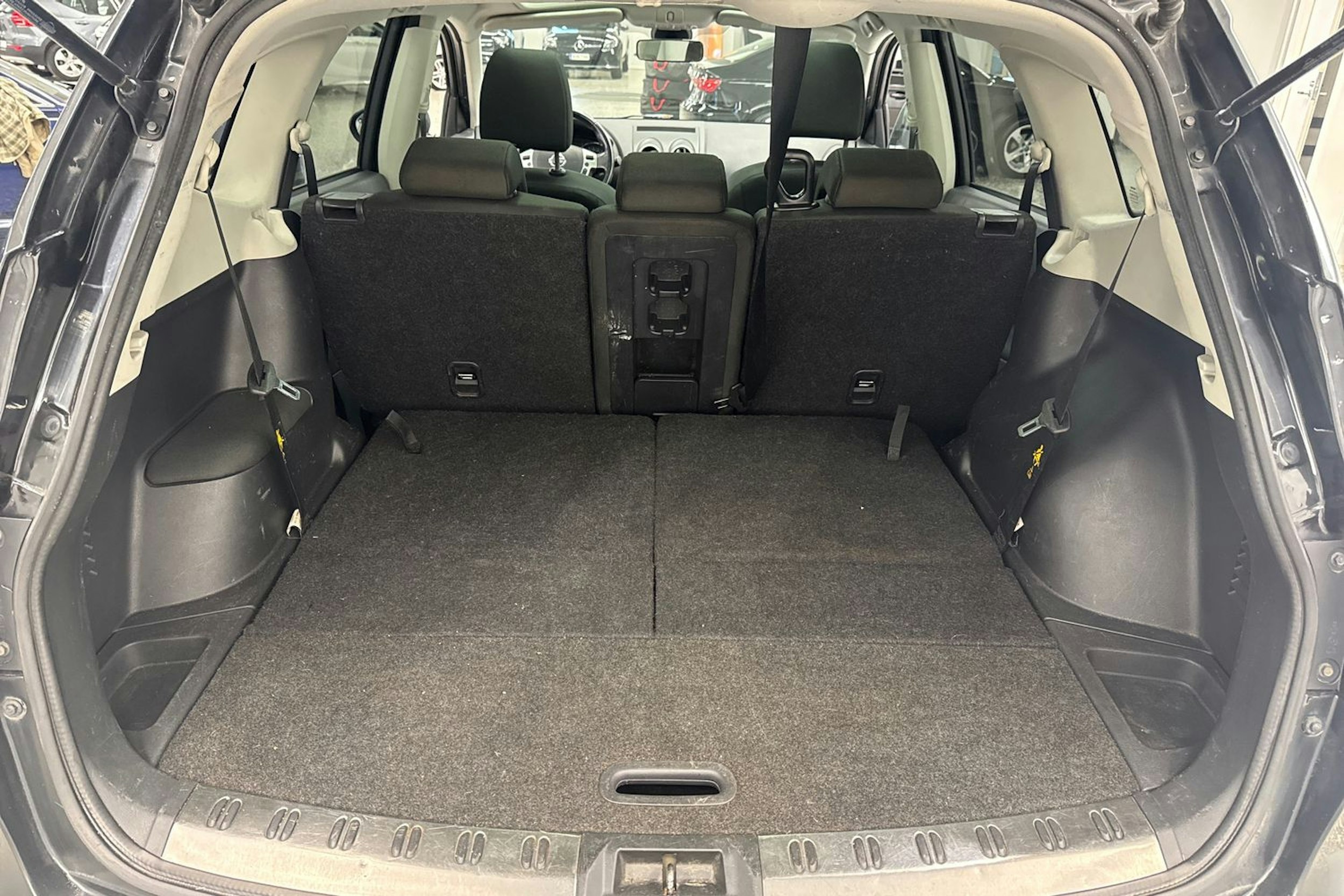 musta Nissan Qashqai+2 2012 kuva 30.