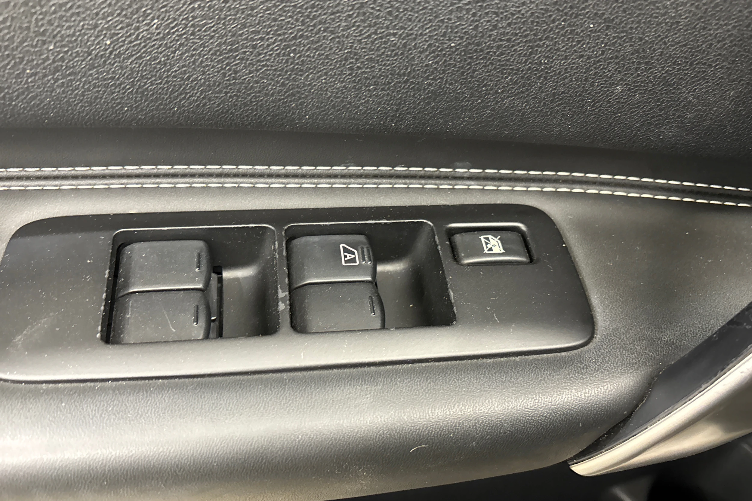 musta Nissan Qashqai+2 2012 kuva 26.