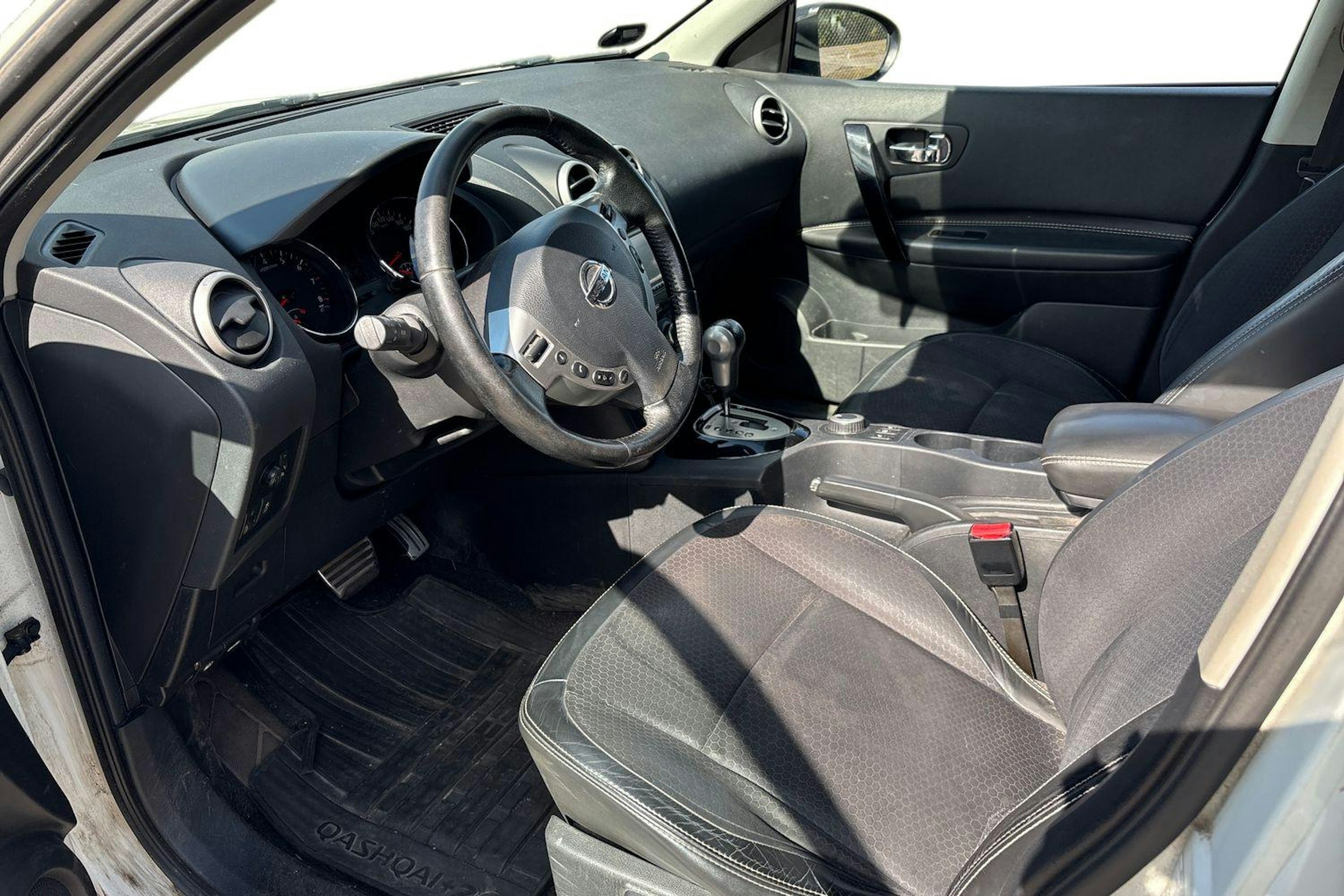 Valkoinen Nissan Qashqai+2 2013 kuva 6.