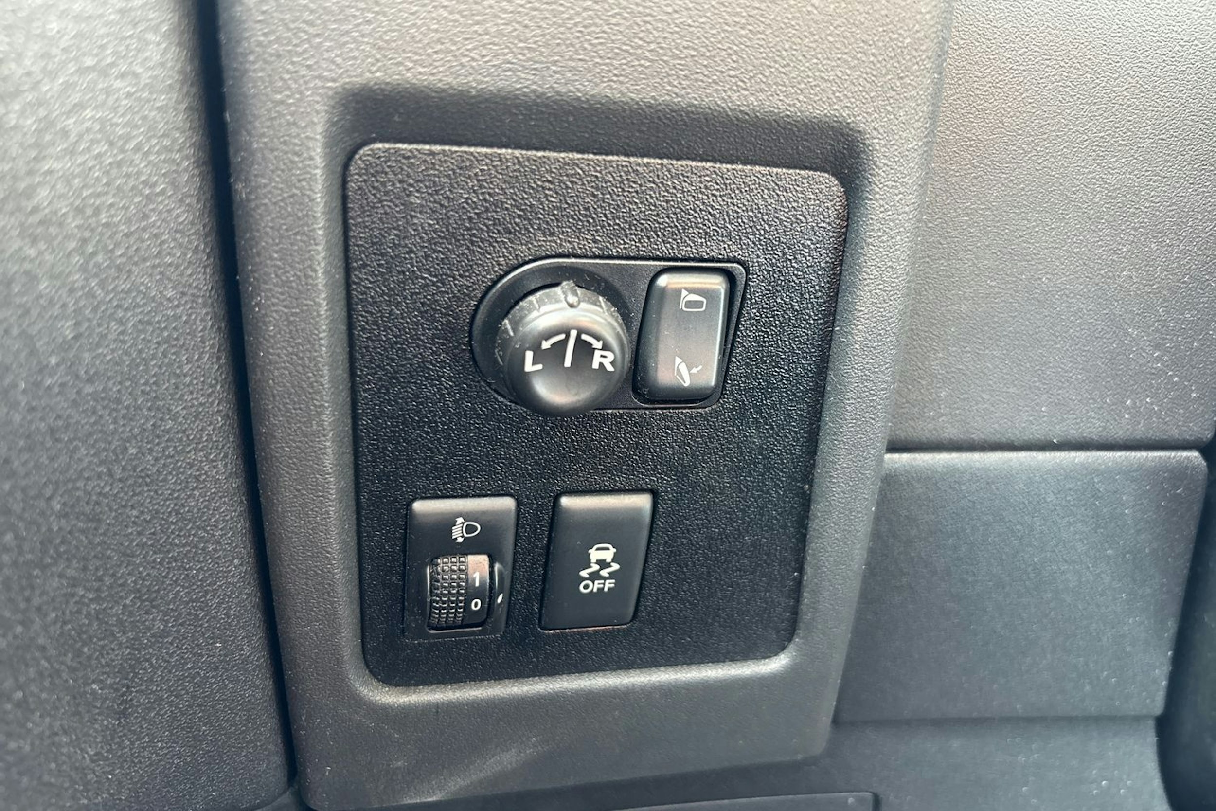 Valkoinen Nissan Qashqai+2 2013 kuva 14.