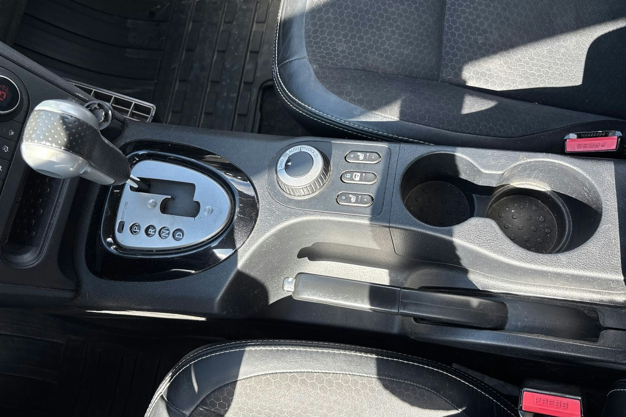 Valkoinen Nissan Qashqai+2 2013 kuva 19.