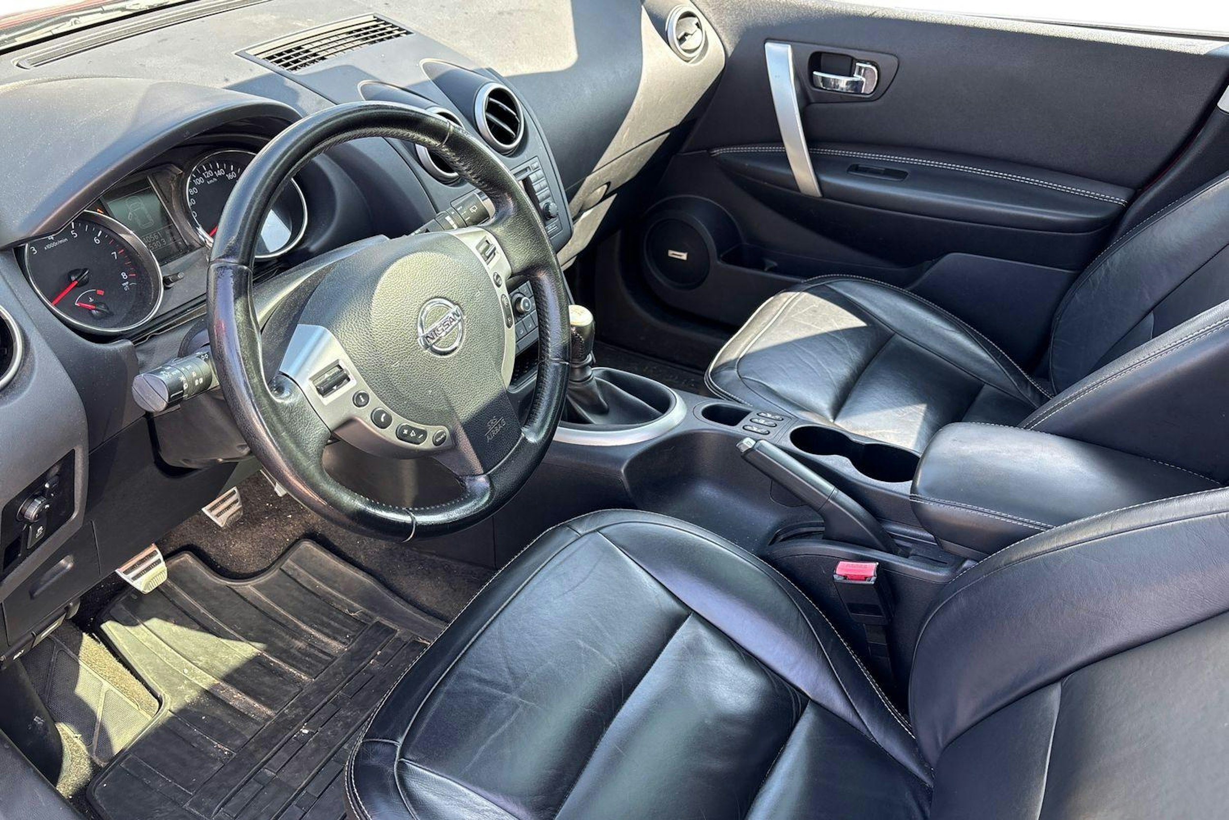 punainen Nissan Qashqai+2 2014 kuva 3.