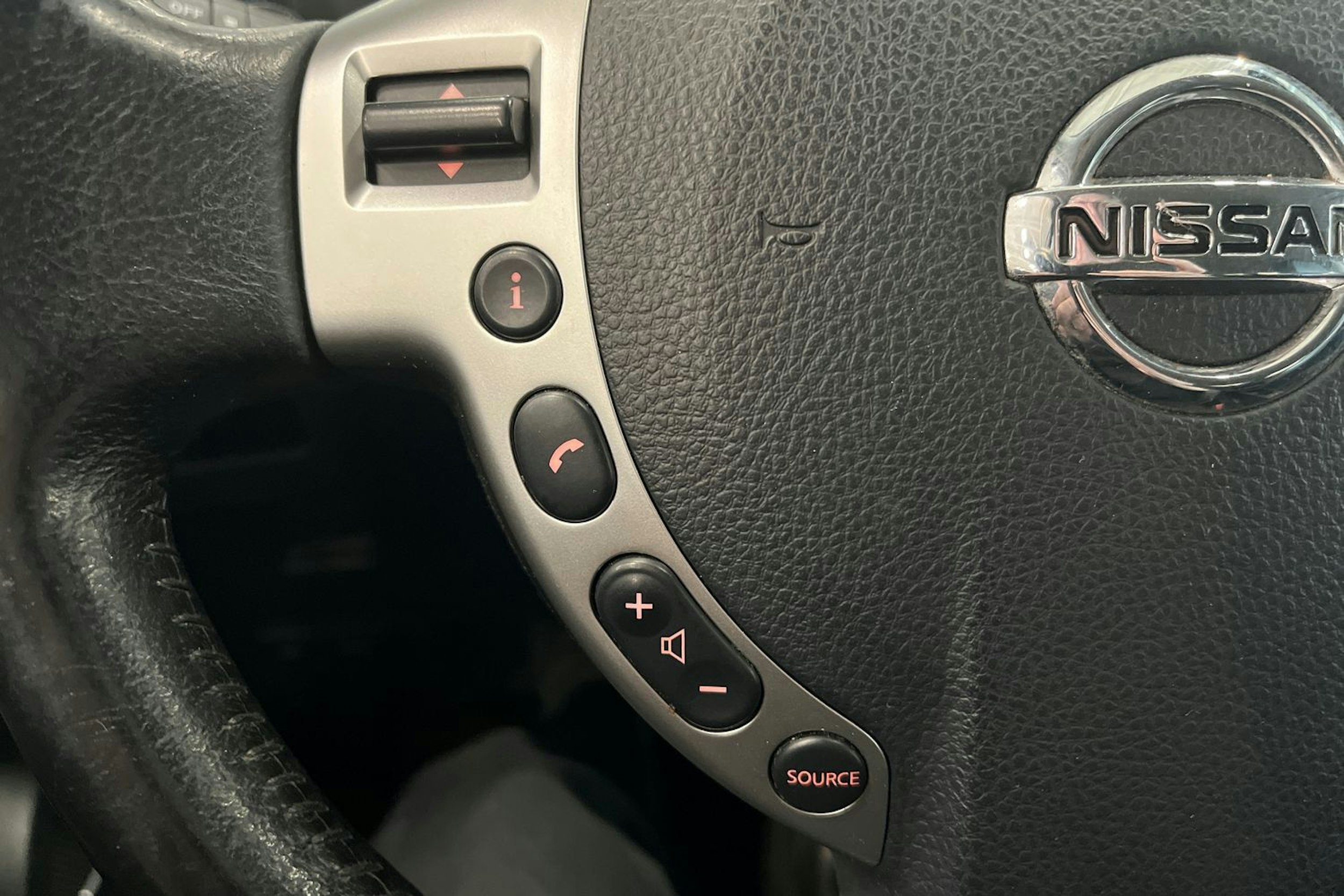 punainen Nissan Qashqai+2 2014 kuva 23.
