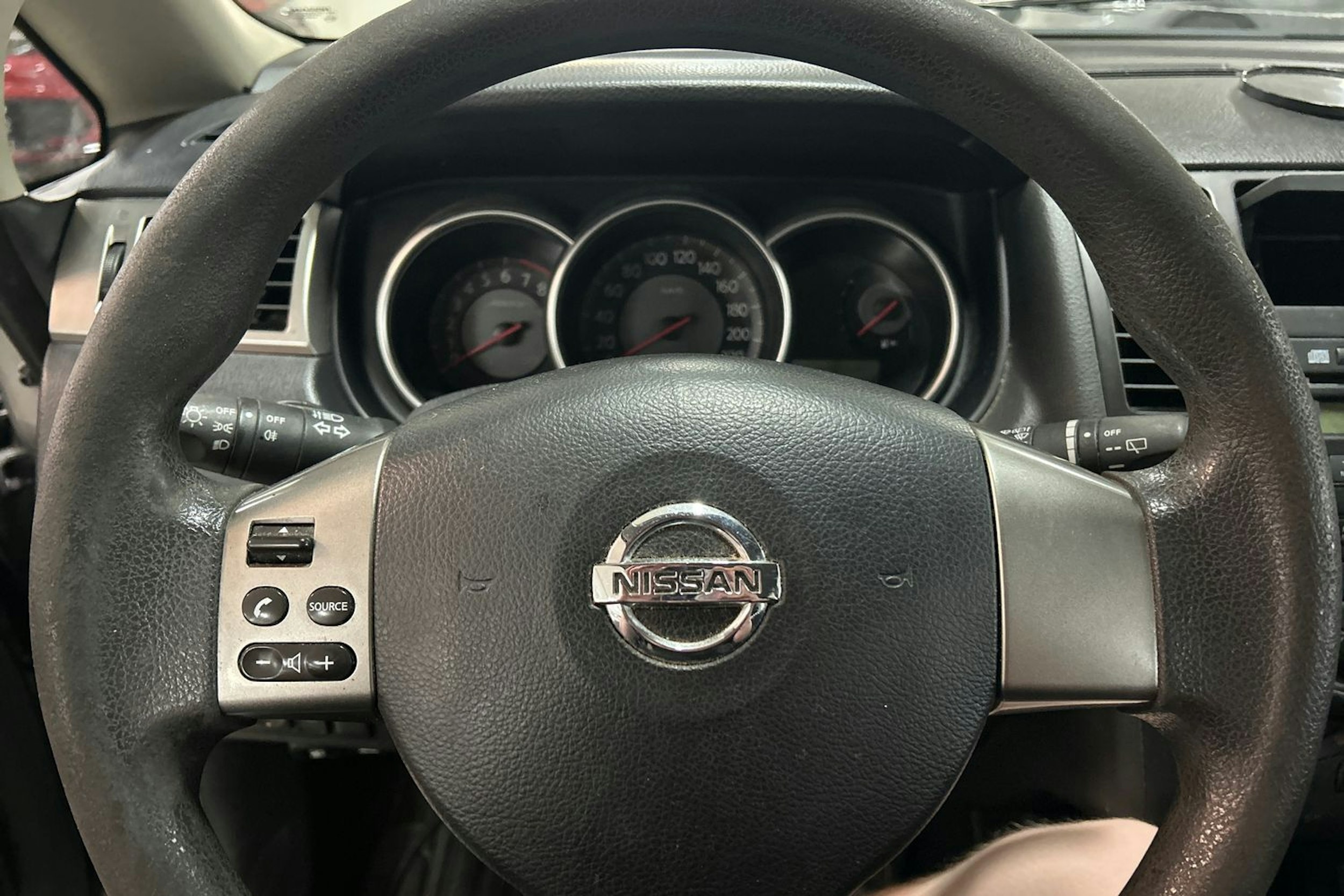 Harmaa Nissan Tiida 2008 kuva 12.