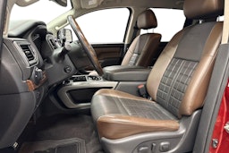 punainen Nissan Titan 2017 kuva 7.