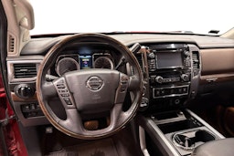 punainen Nissan Titan 2017 kuva 9.