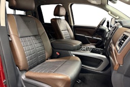 punainen Nissan Titan 2017 kuva 10.