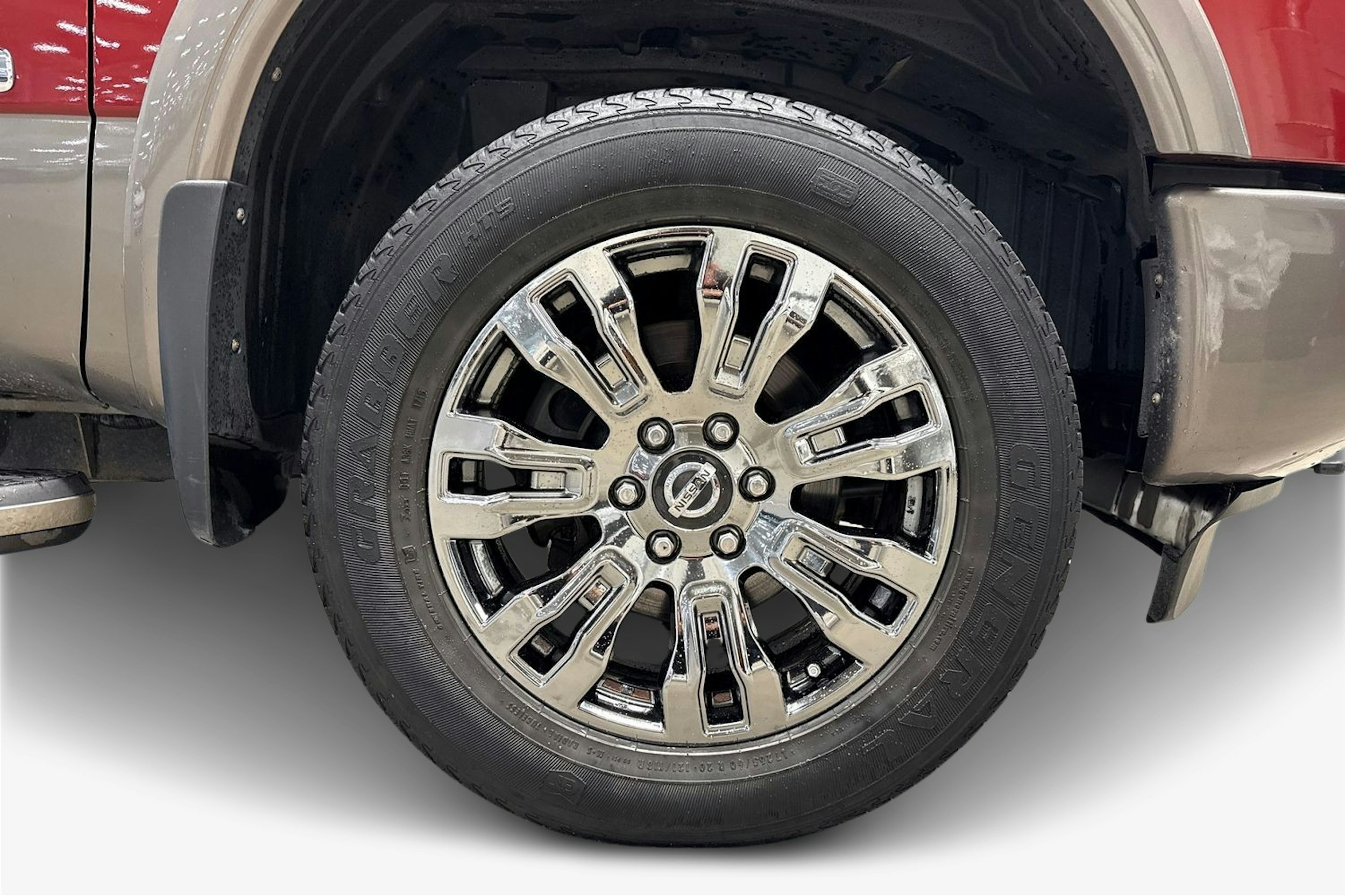 punainen Nissan Titan 2017 kuva 11.