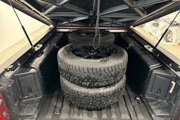 punainen Nissan Titan 2017 kuva 14.