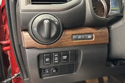 punainen Nissan Titan 2017 kuva 16.