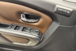 punainen Nissan Titan 2017 kuva 17.