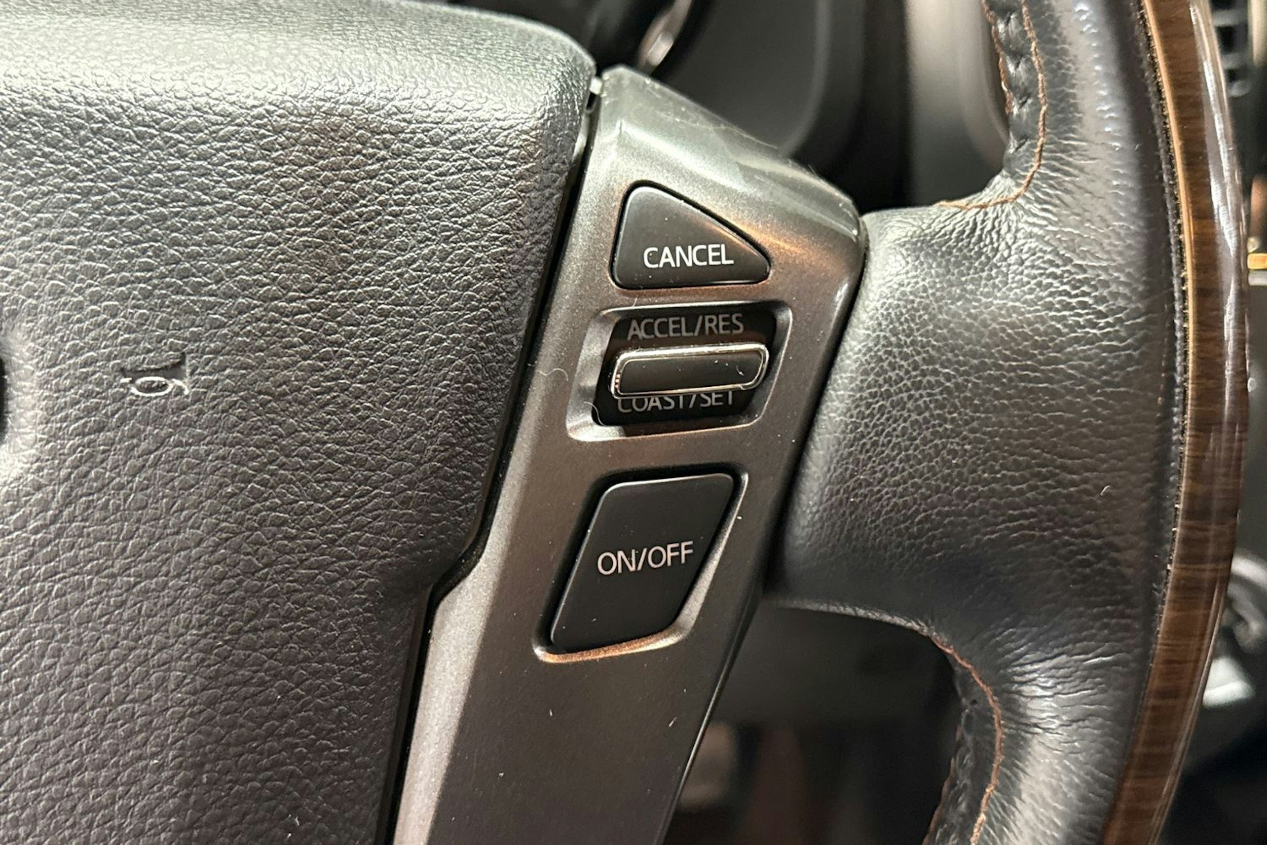 punainen Nissan Titan 2017 kuva 19.