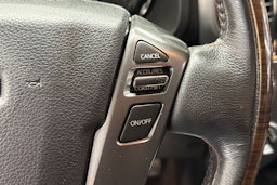 punainen Nissan Titan 2017 kuva 19.