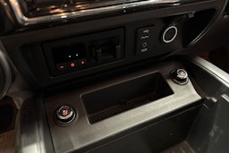 punainen Nissan Titan 2017 kuva 21.