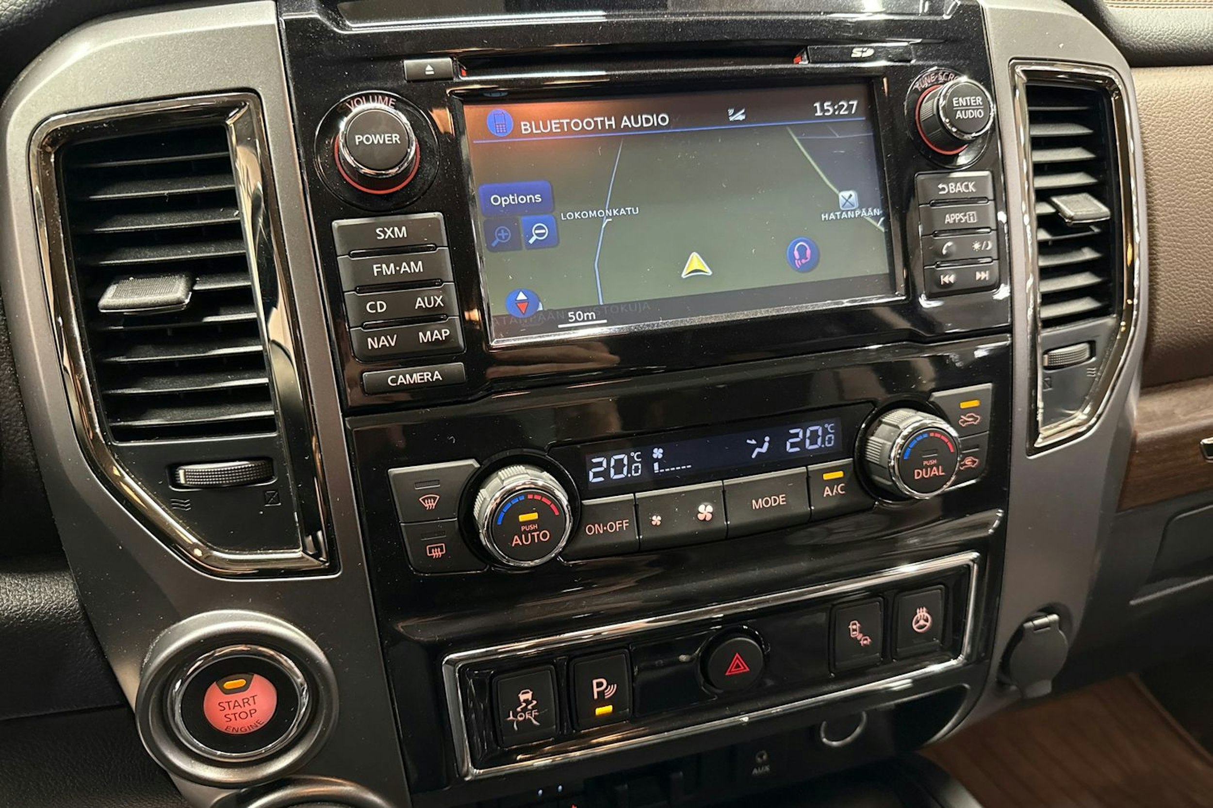 punainen Nissan Titan 2017 kuva 22.