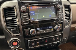 punainen Nissan Titan 2017 kuva 22.