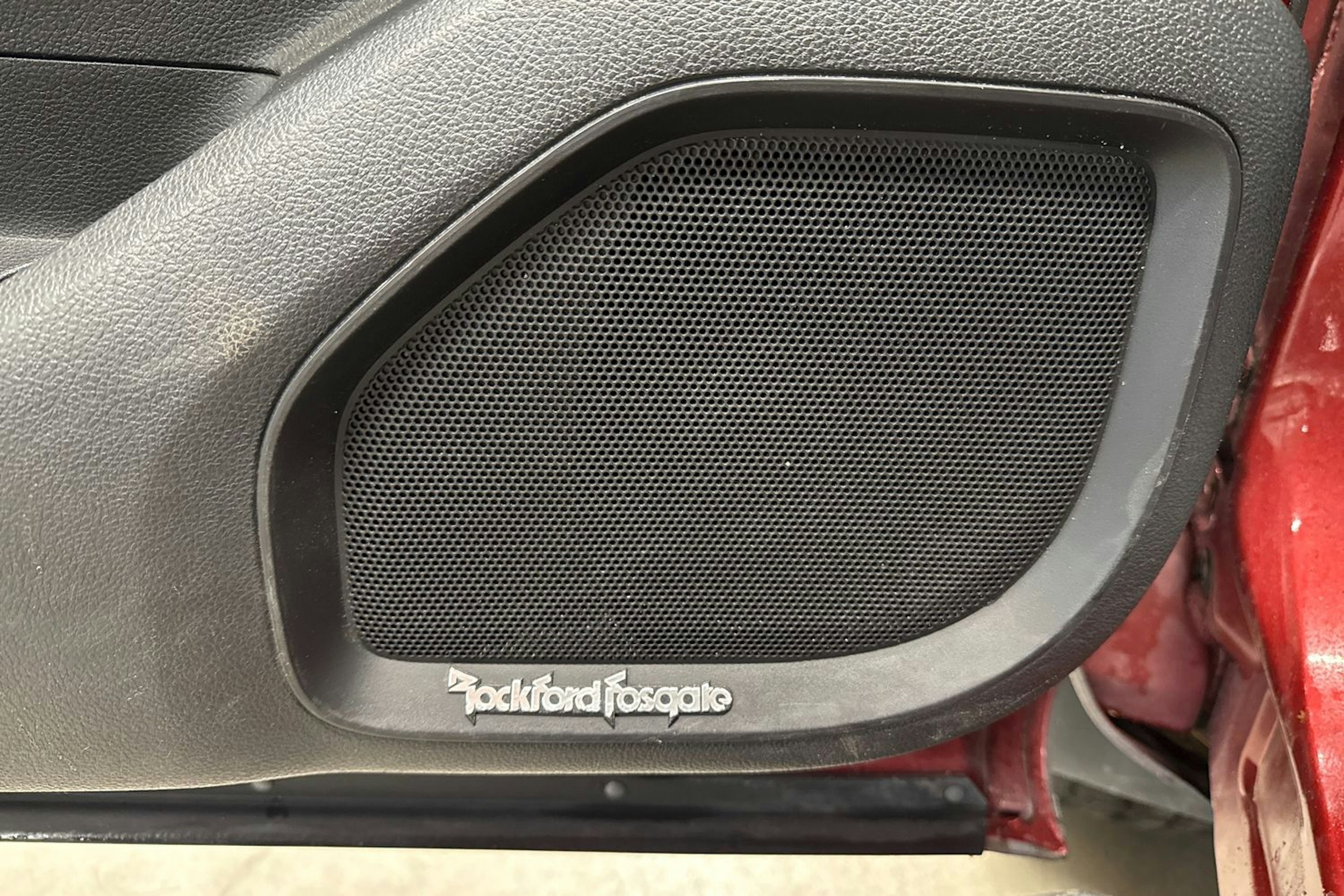 punainen Nissan Titan 2017 kuva 23.