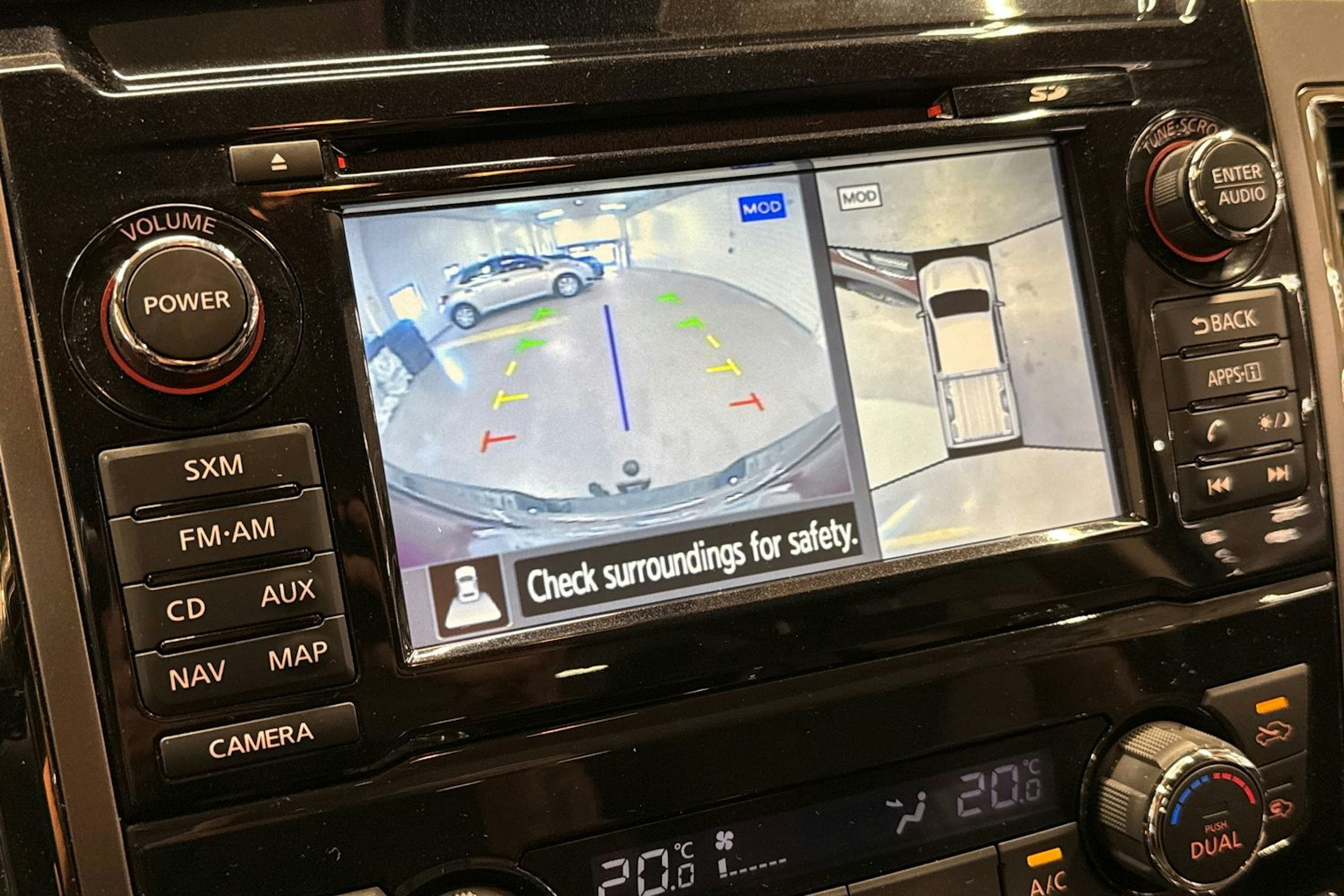 punainen Nissan Titan 2017 kuva 24.