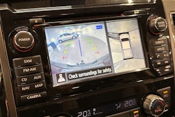 punainen Nissan Titan 2017 kuva 24.