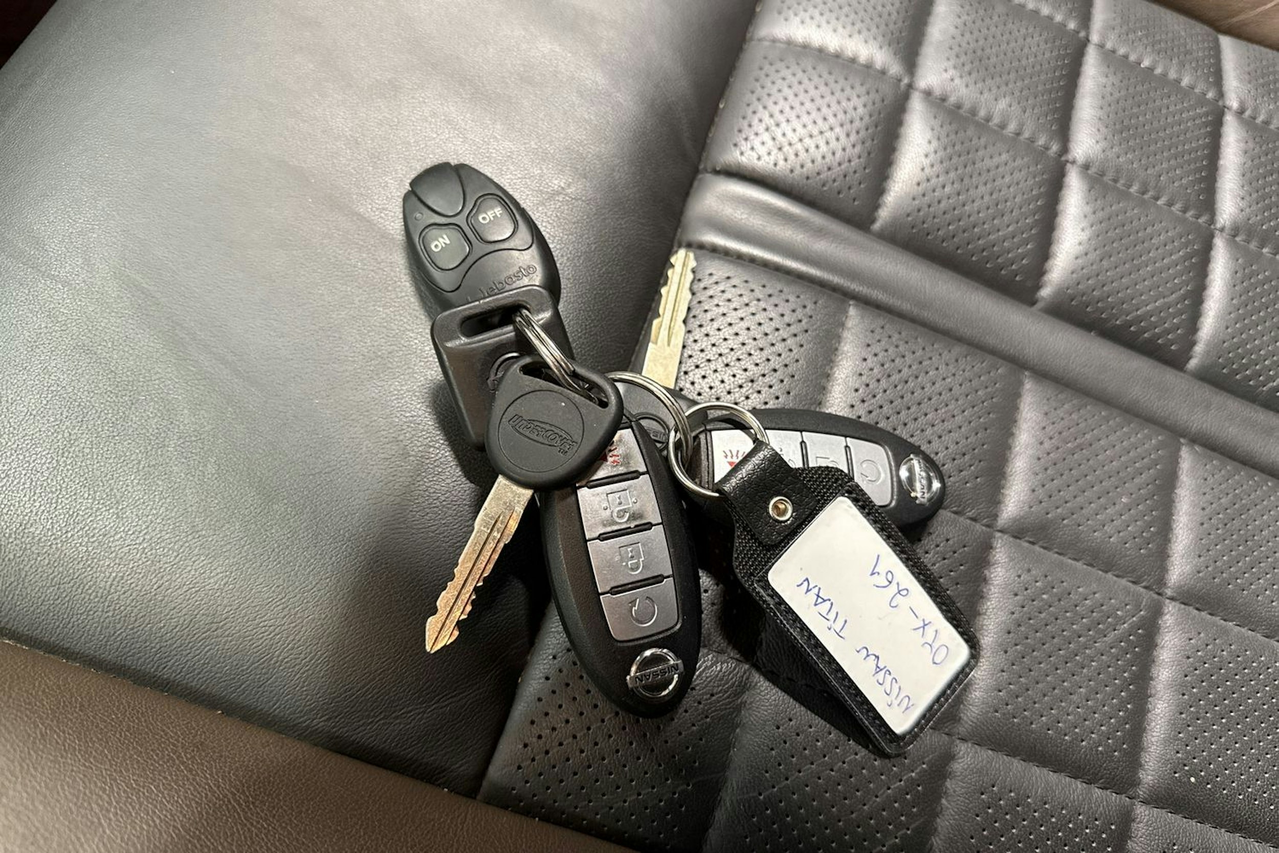 punainen Nissan Titan 2017 kuva 25.