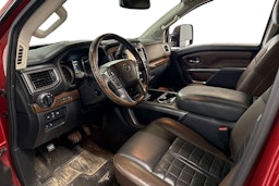 punainen Nissan Titan XD Platinum Reserve 4X4 2017 kuva 3.