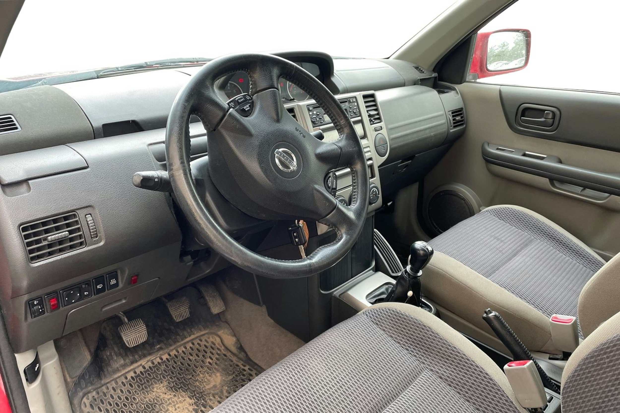 punainen Nissan X-Trail 2006 kuva 3.