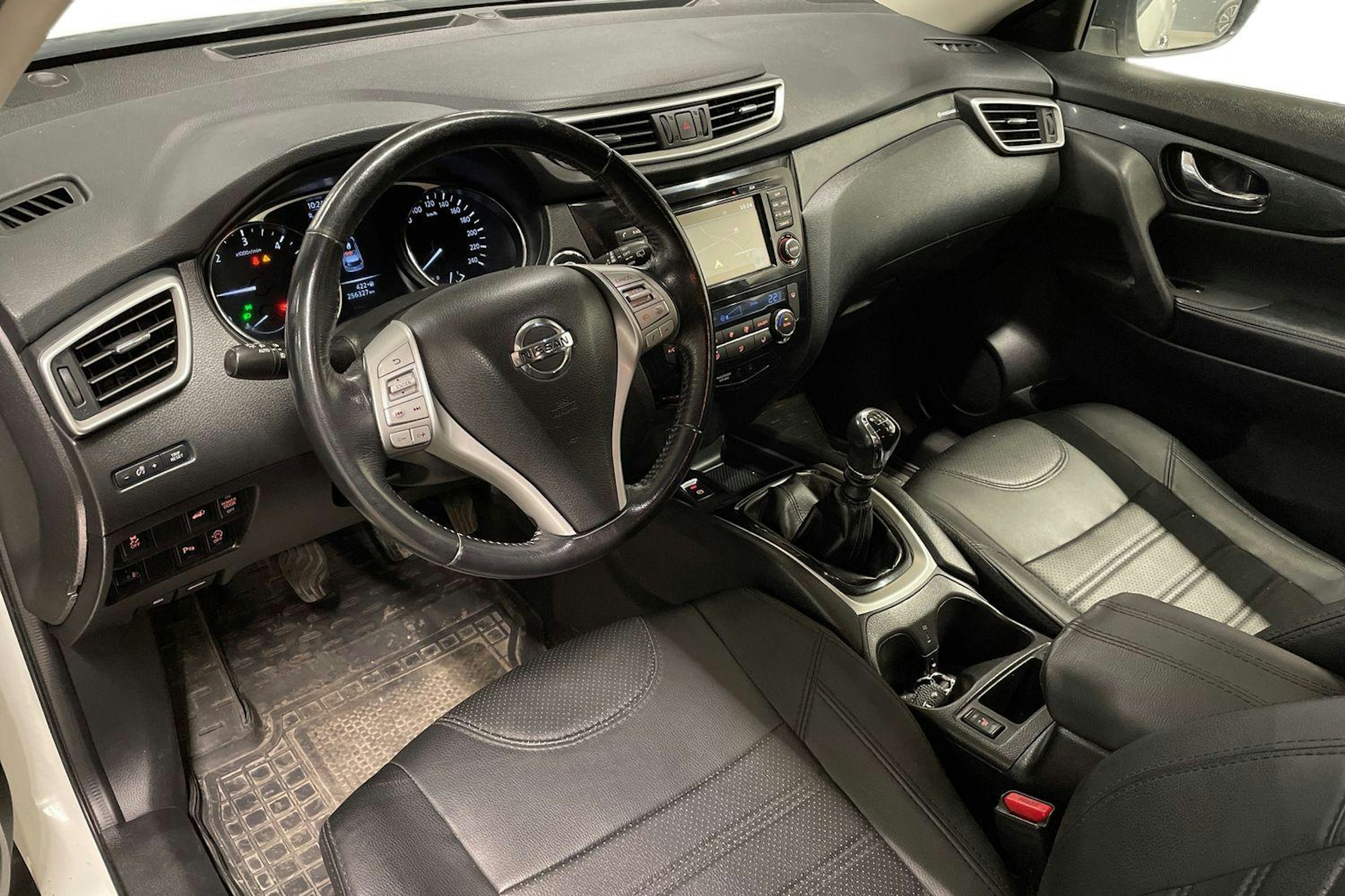 valkoinen Nissan X-Trail 2014 kuva 7.