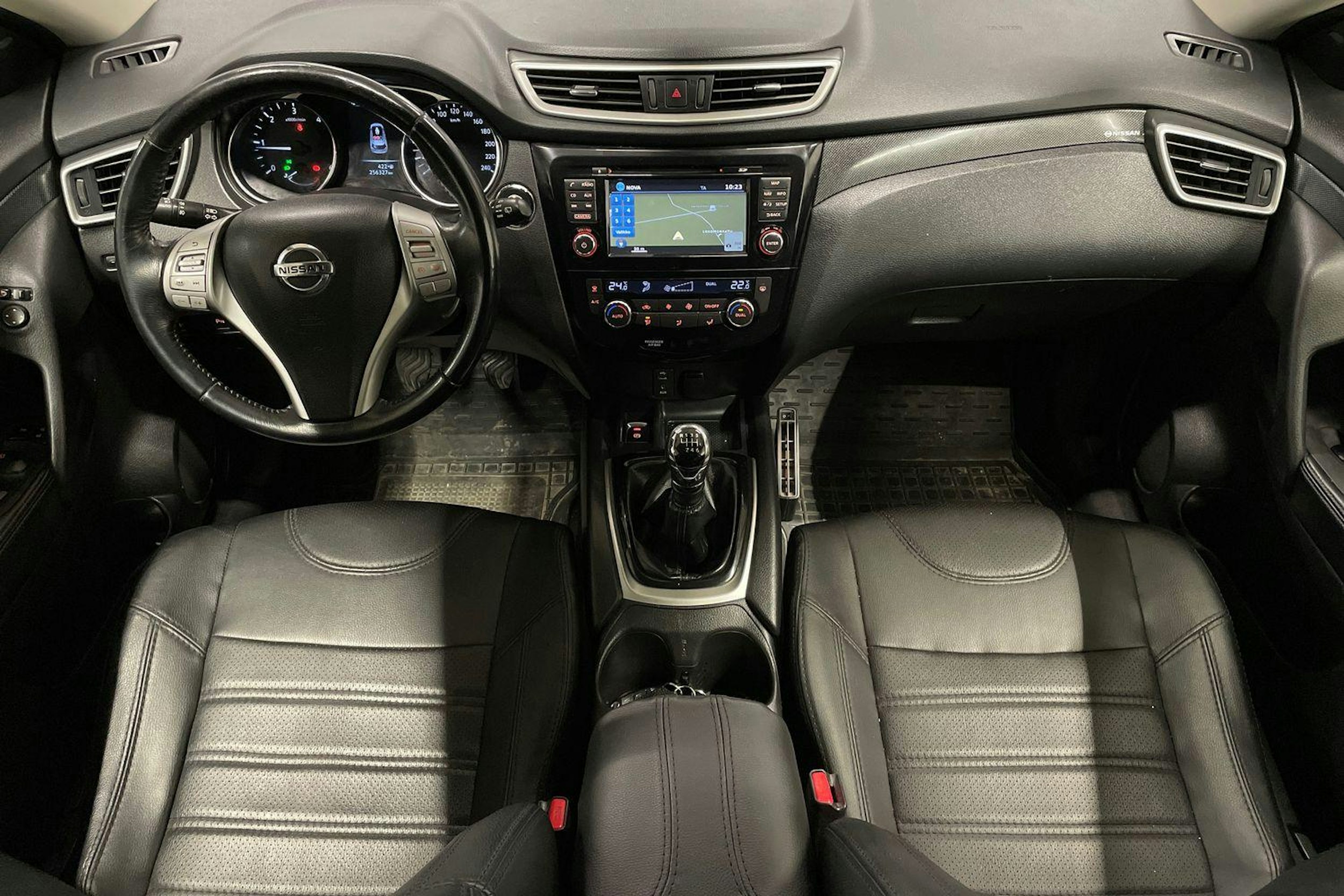 valkoinen Nissan X-Trail 2014 kuva 9.