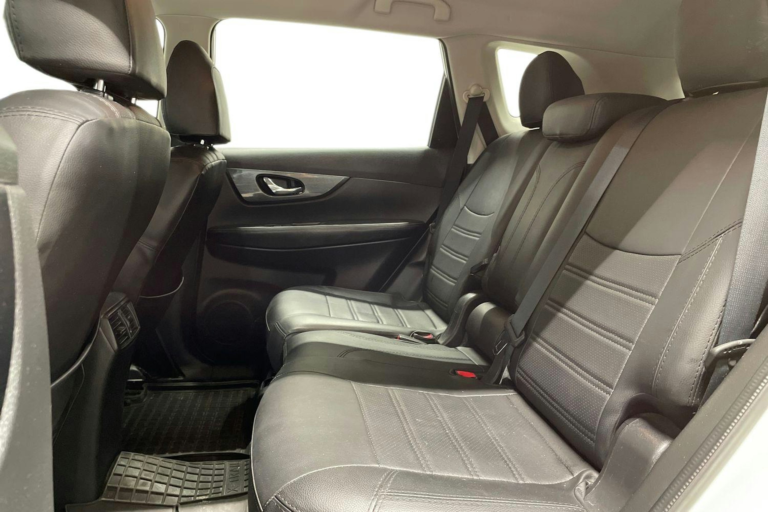 valkoinen Nissan X-Trail 2014 kuva 10.