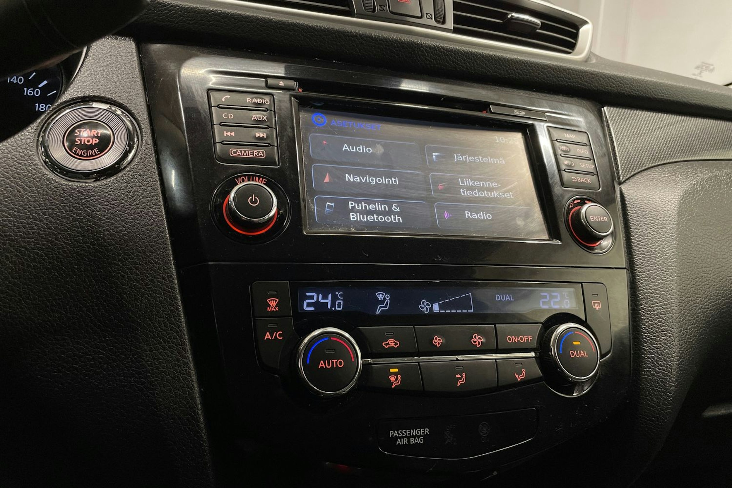 valkoinen Nissan X-Trail 2014 kuva 18.