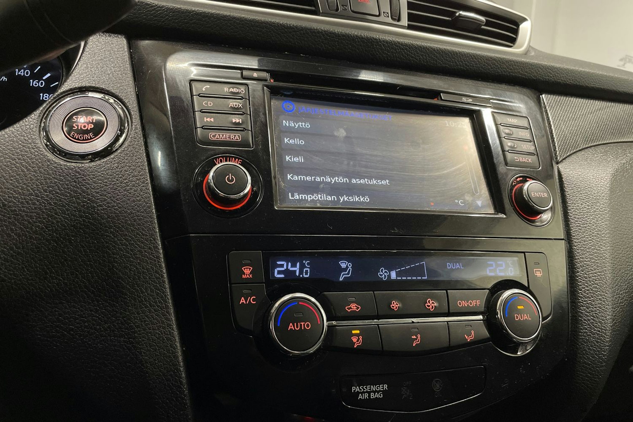 valkoinen Nissan X-Trail 2014 kuva 19.