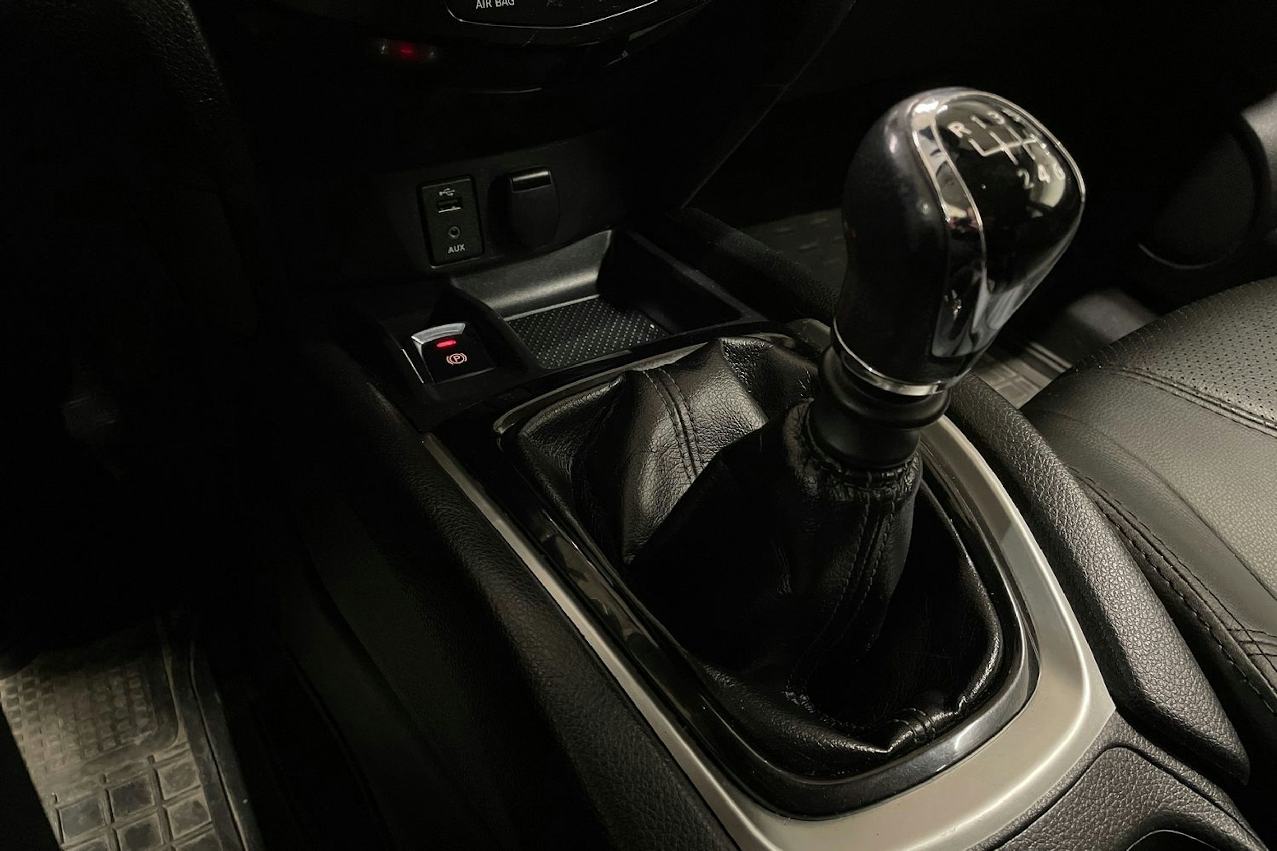 valkoinen Nissan X-Trail 2014 kuva 21.