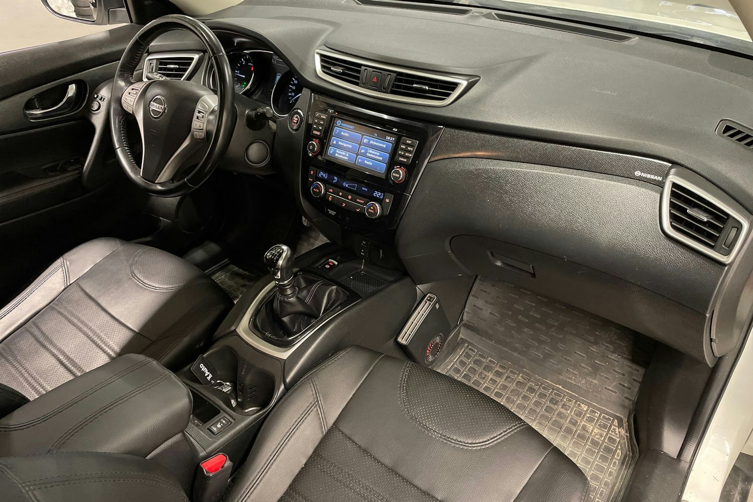 valkoinen Nissan X-Trail 2014 kuva 28.