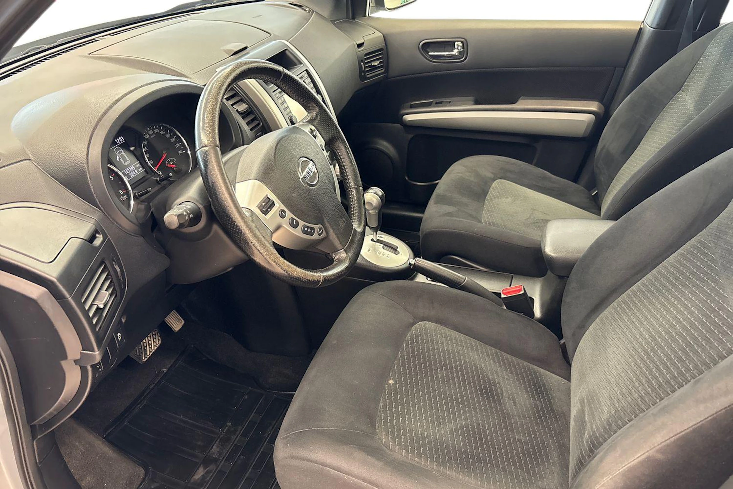 hopea Nissan X-Trail 2014 kuva 6.