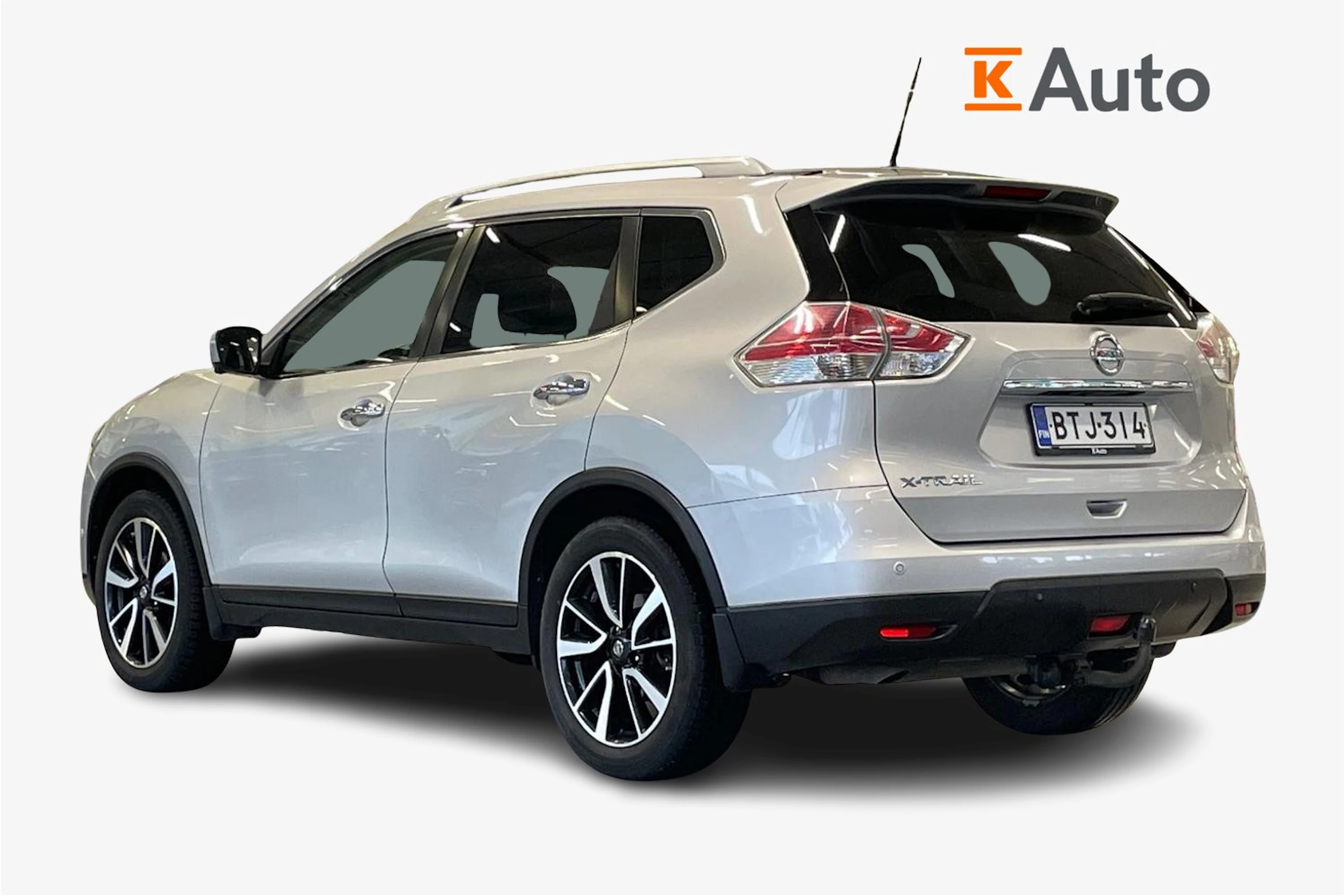 Hopea Nissan X-TRAIL 2015 kuva 2.
