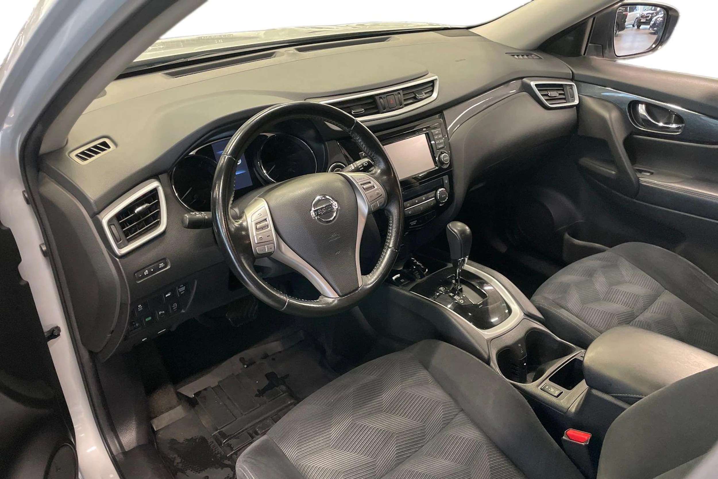 Hopea Nissan X-TRAIL 2015 kuva 6.