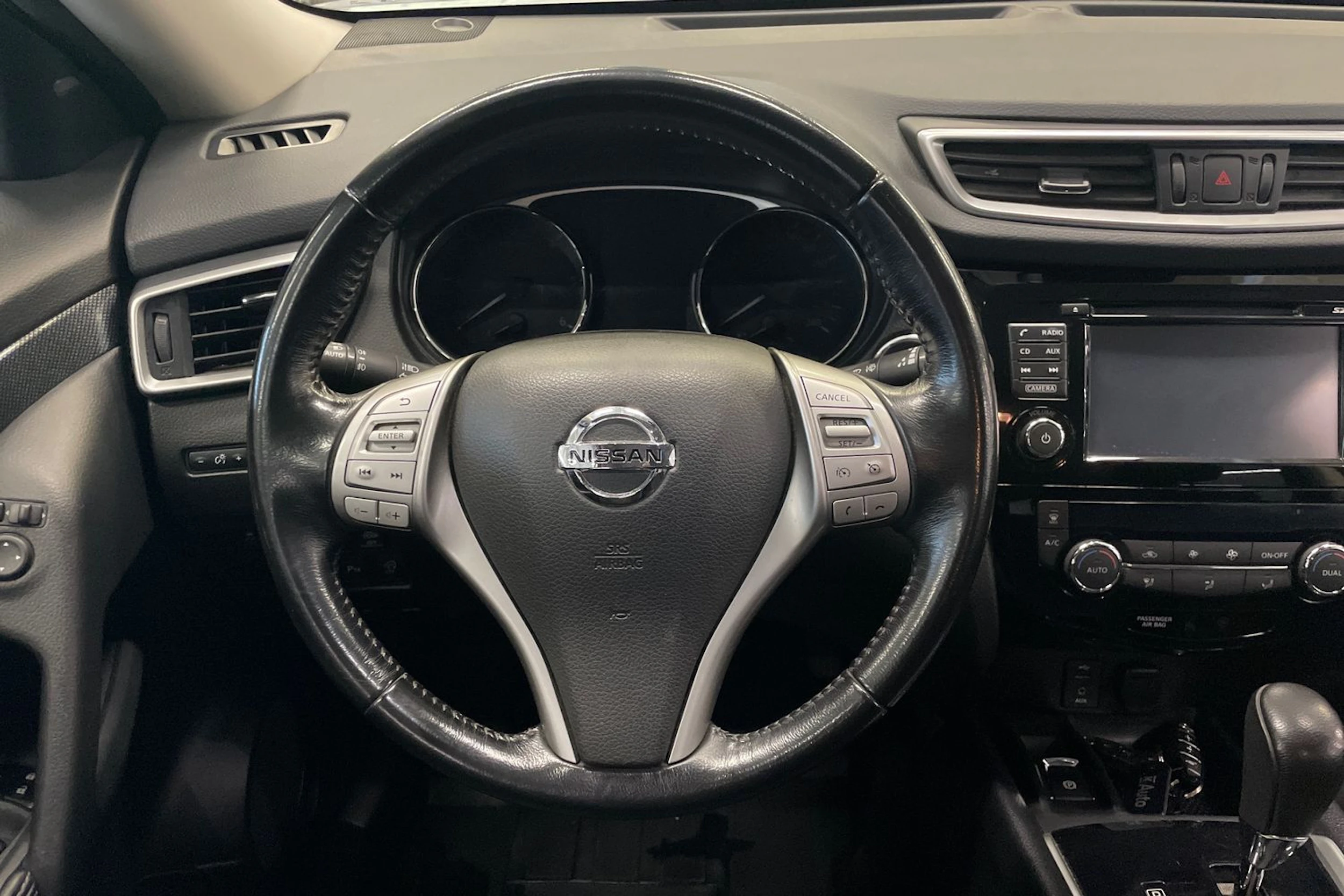 Hopea Nissan X-TRAIL 2015 kuva 14.