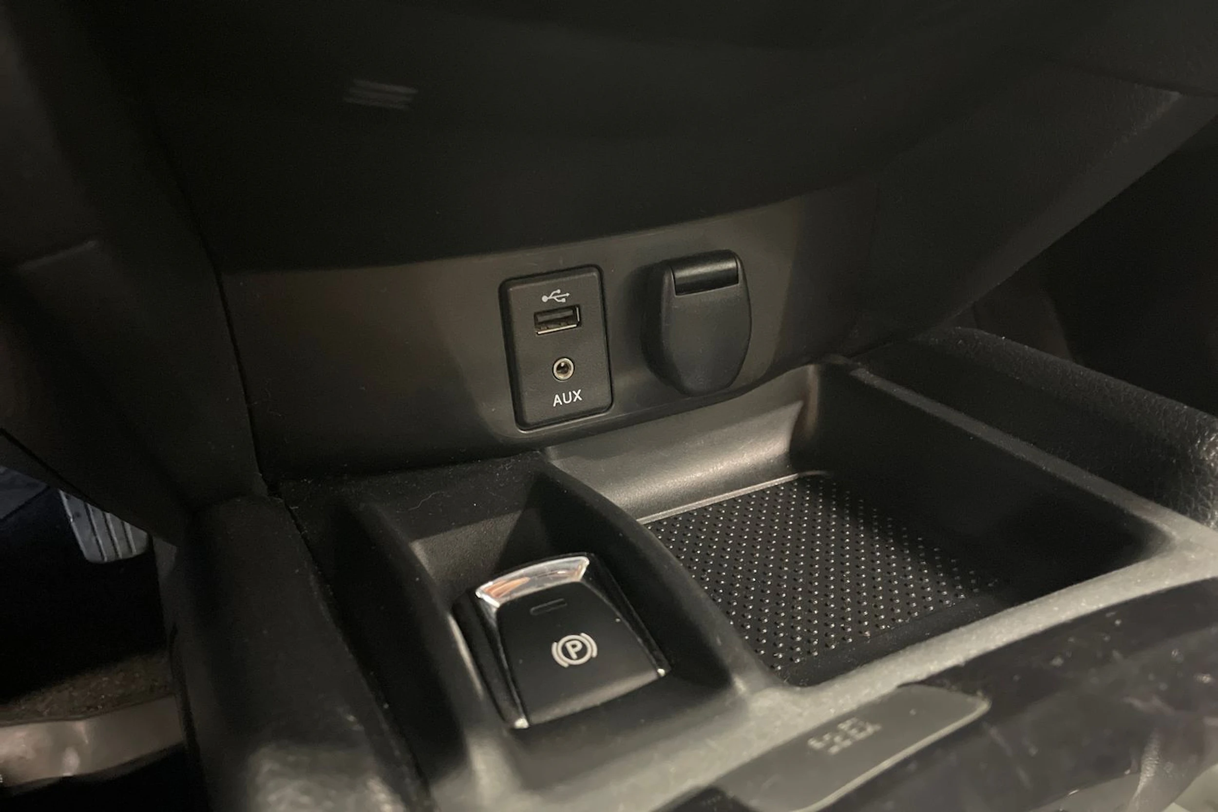 Hopea Nissan X-TRAIL 2015 kuva 18.