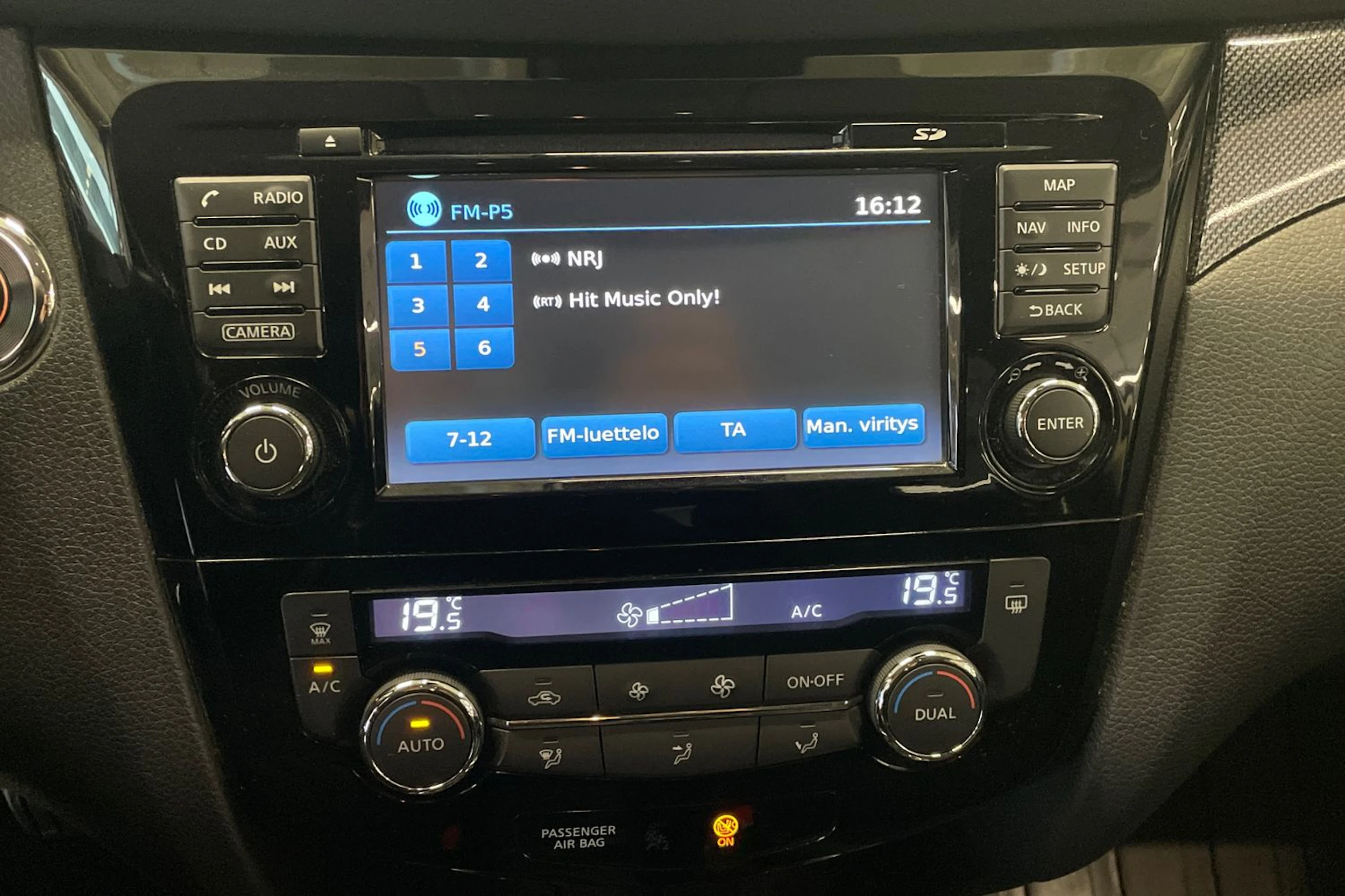 Hopea Nissan X-TRAIL 2015 kuva 19.
