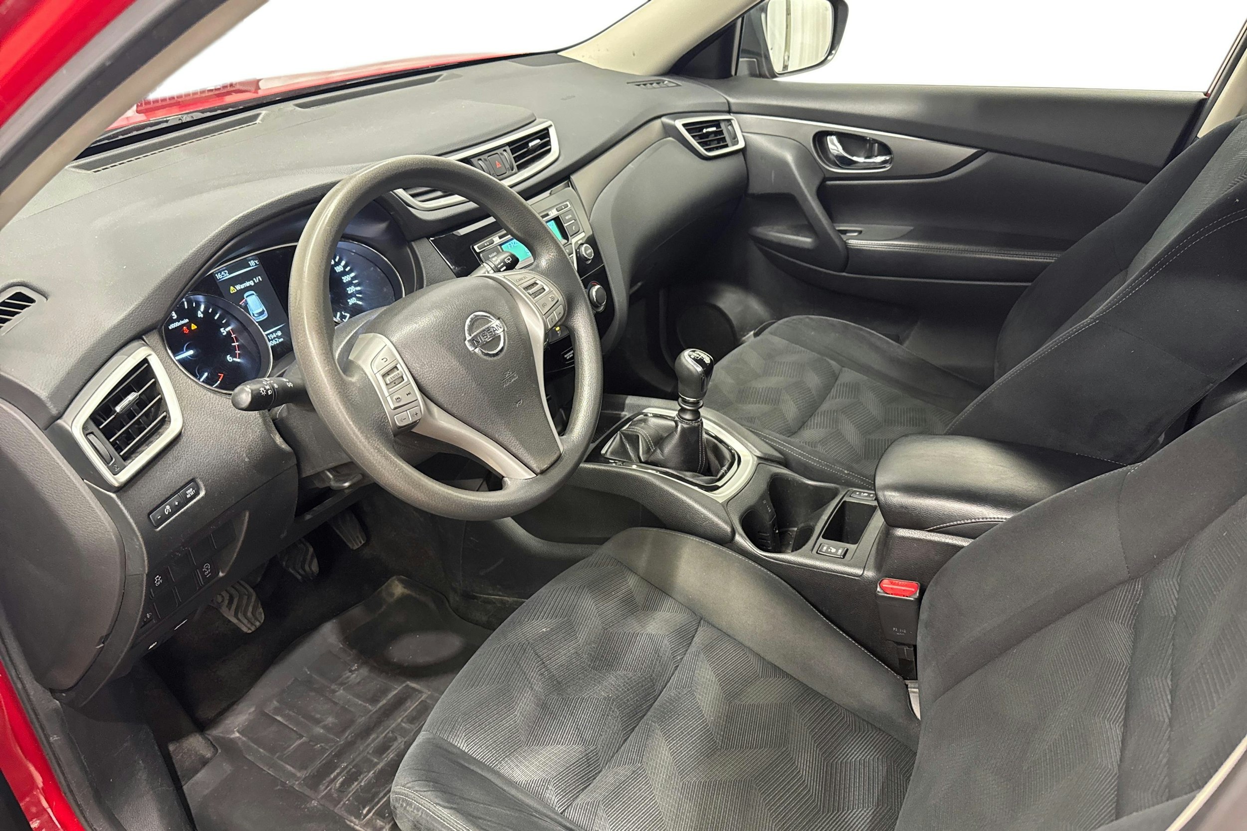 punainen Nissan X-Trail 2016 kuva 7.