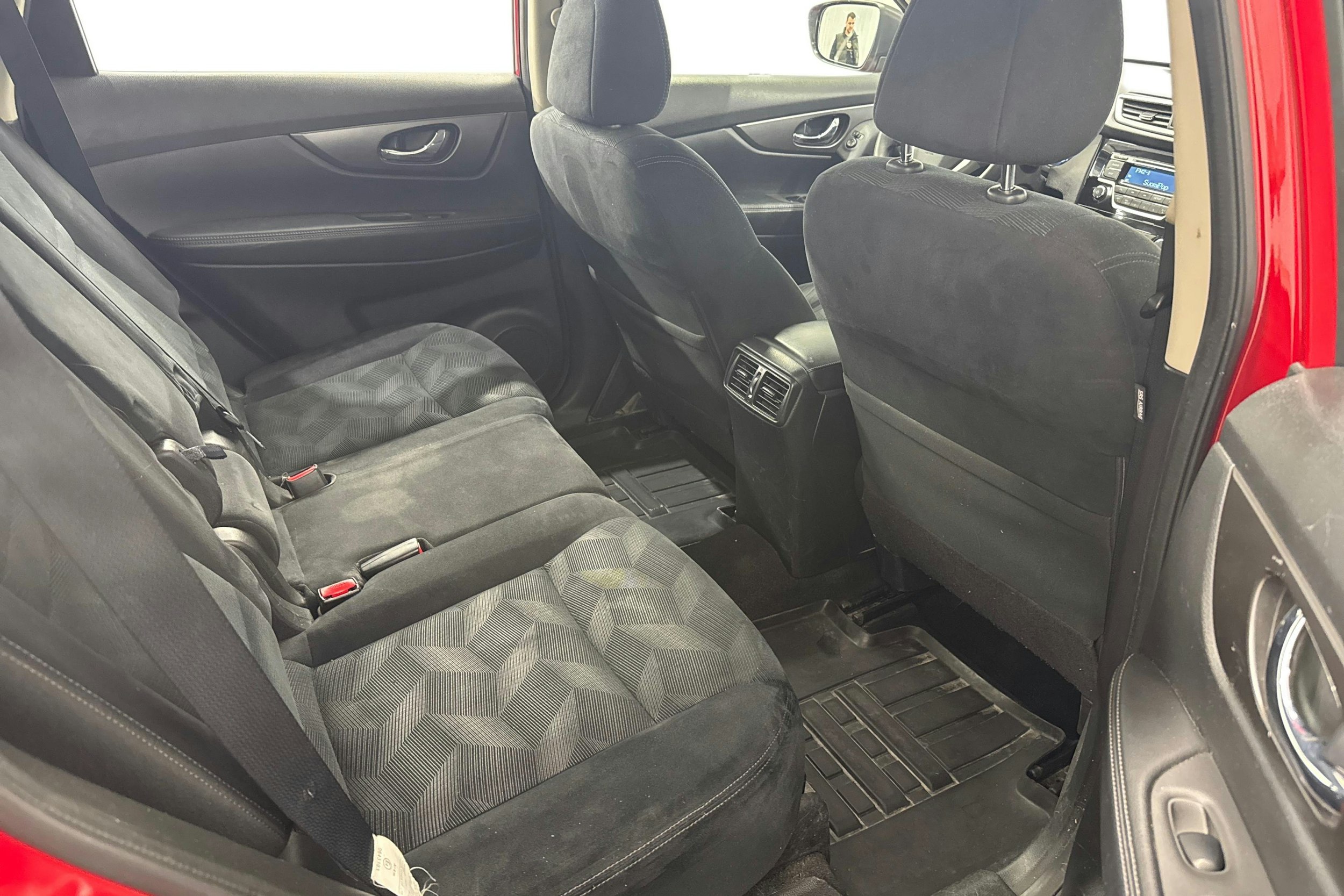 punainen Nissan X-Trail 2016 kuva 11.