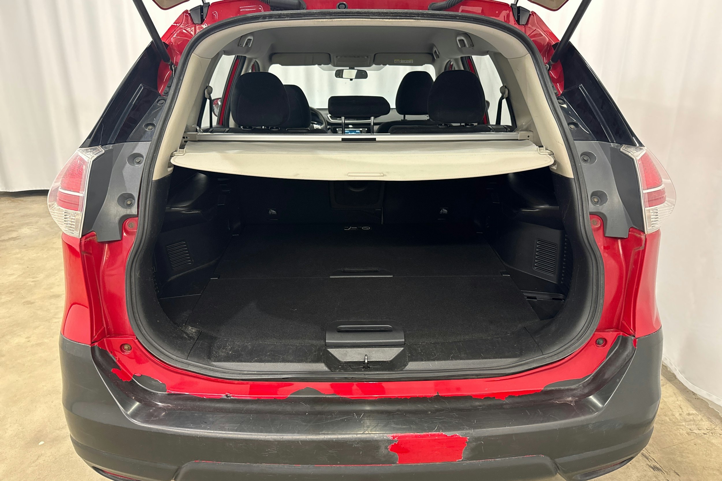 punainen Nissan X-Trail 2016 kuva 13.